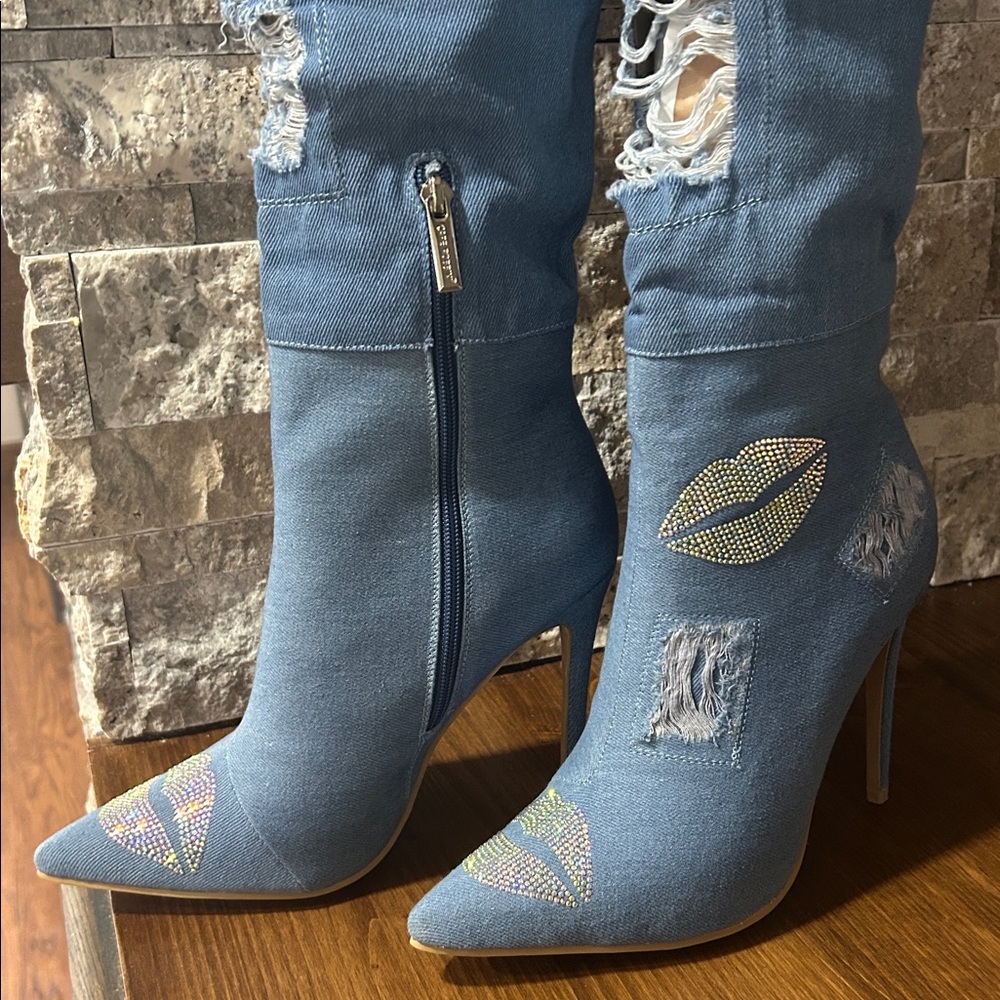 Barlan thigh-high blue distressed denim boots rhinestone lips. NIB size 7.5 - Picture 5 of 7